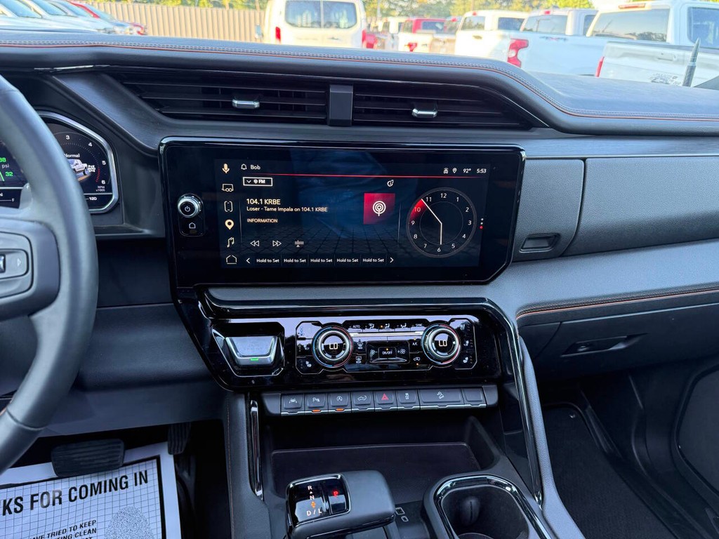 GMC Sierra 1500 Vehicle Full-screen Gallery Image 24