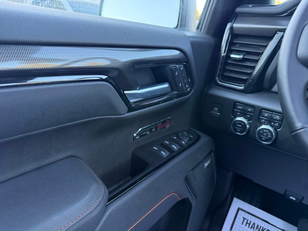 GMC Sierra 1500 Vehicle Full-screen Gallery Image 31