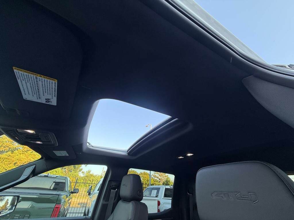 GMC Sierra 1500 Vehicle Full-screen Gallery Image 32