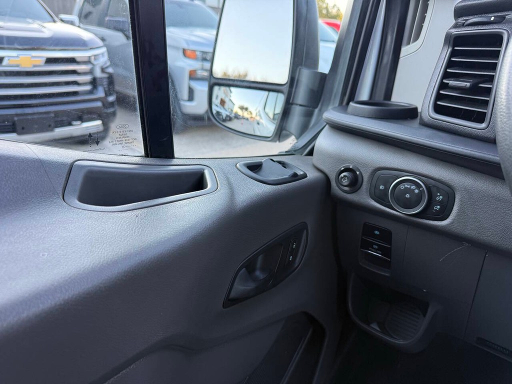 Ford Transit Cargo Van Vehicle Full-screen Gallery Image 22