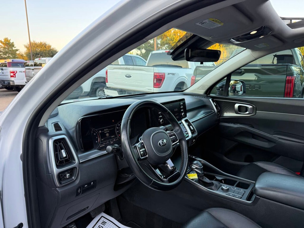 Kia Sorento Vehicle Full-screen Gallery Image 06