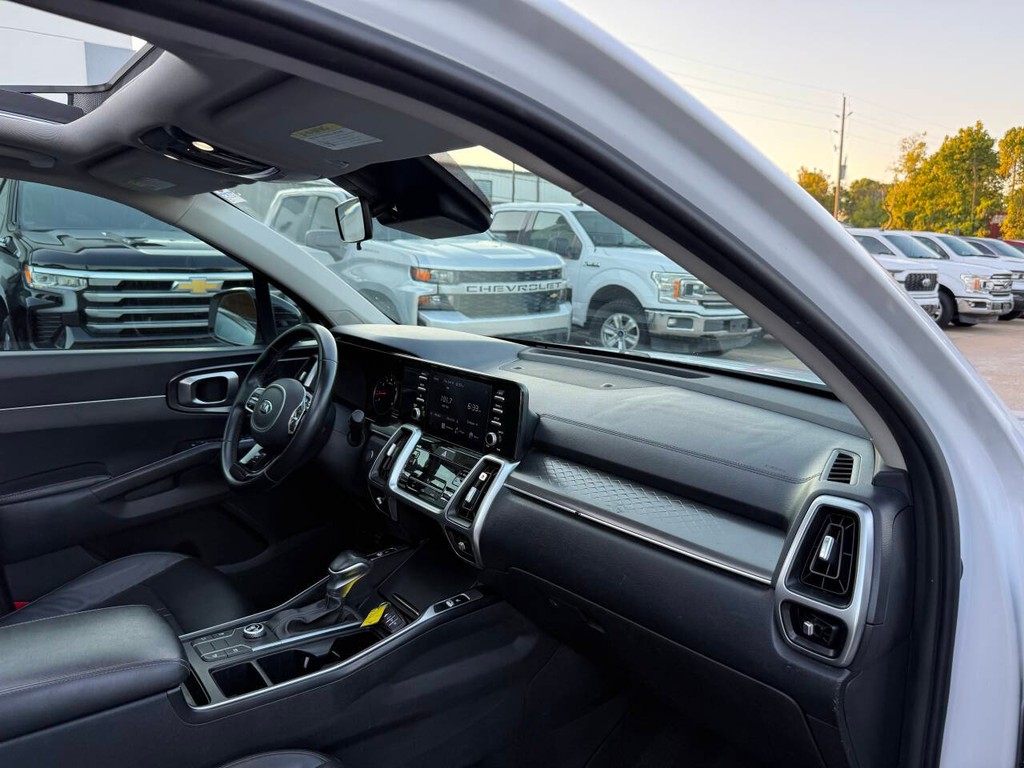 Kia Sorento Vehicle Full-screen Gallery Image 09