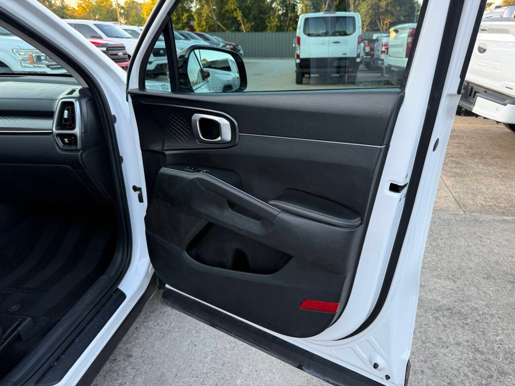 Kia Sorento Vehicle Full-screen Gallery Image 11