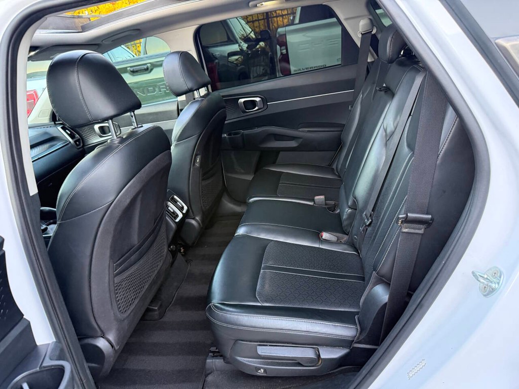 Kia Sorento Vehicle Full-screen Gallery Image 13
