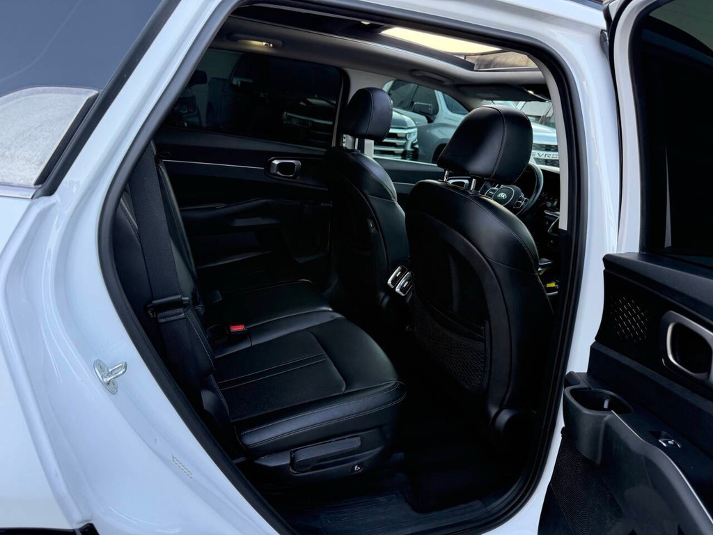 Kia Sorento Vehicle Full-screen Gallery Image 16