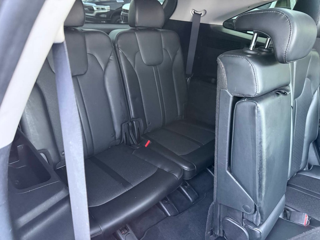 Kia Sorento Vehicle Full-screen Gallery Image 17