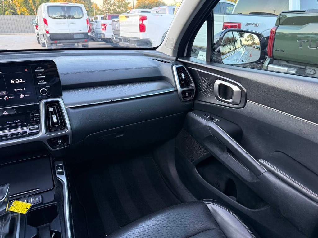 Kia Sorento Vehicle Full-screen Gallery Image 22