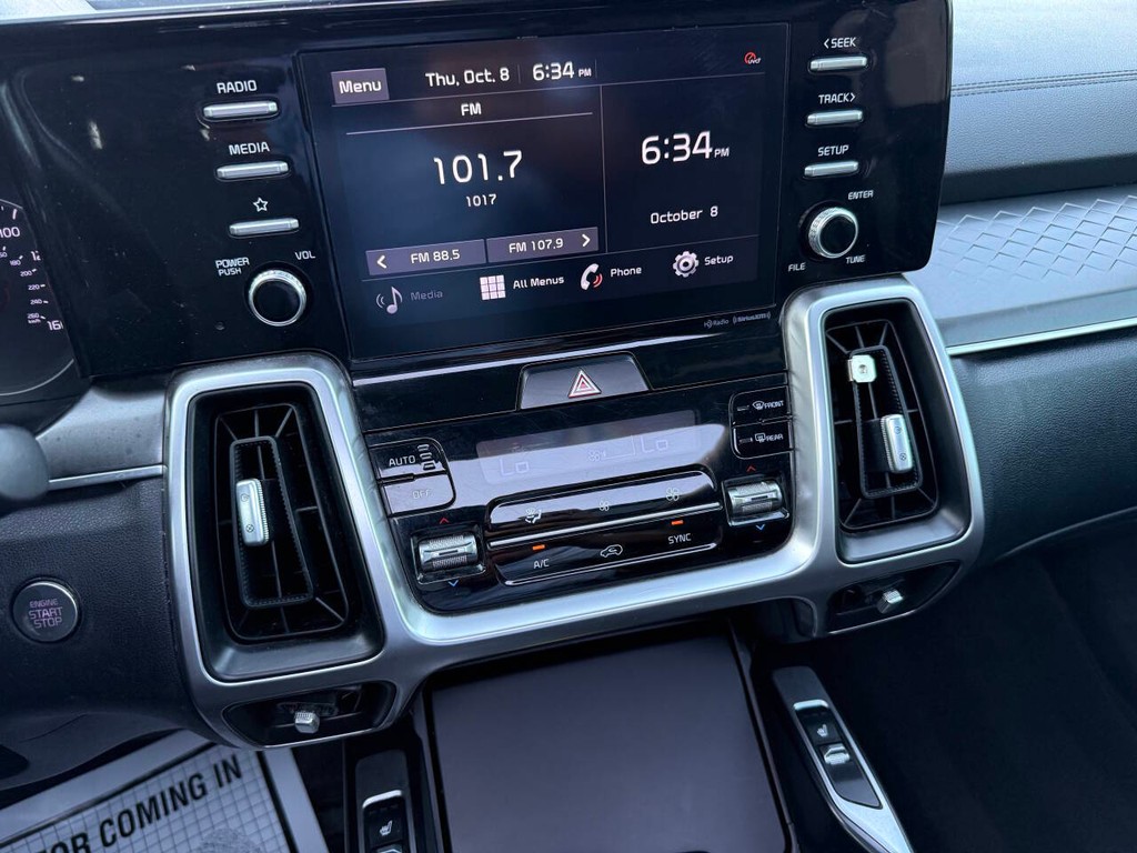 Kia Sorento Vehicle Full-screen Gallery Image 29