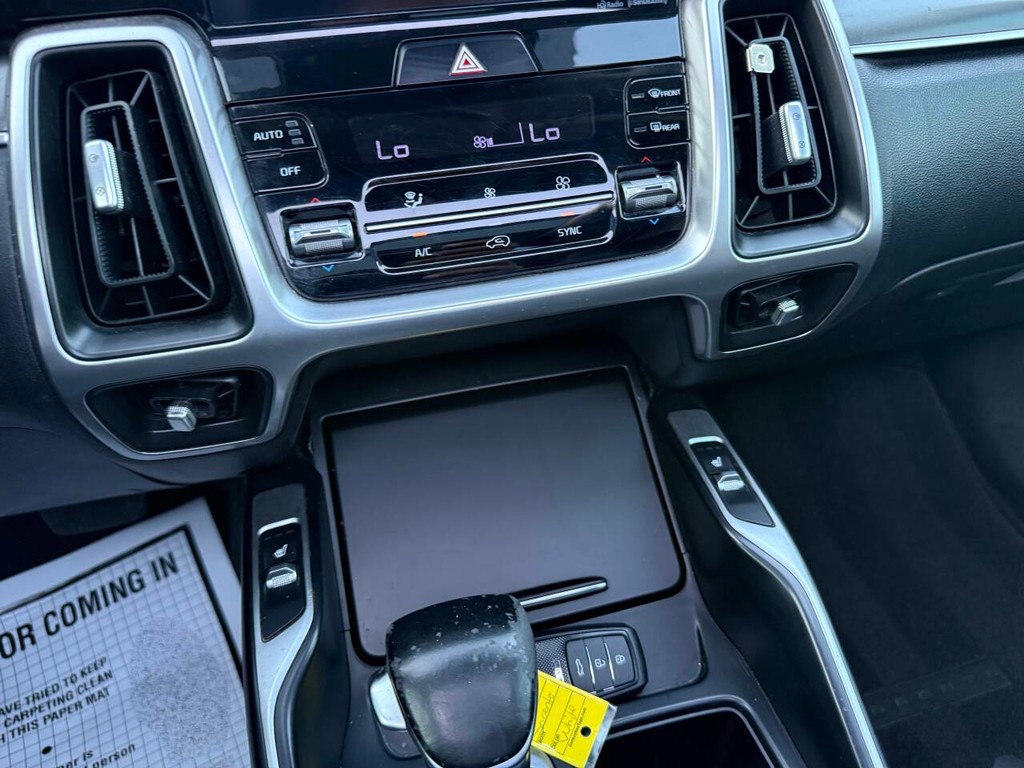 Kia Sorento Vehicle Full-screen Gallery Image 30