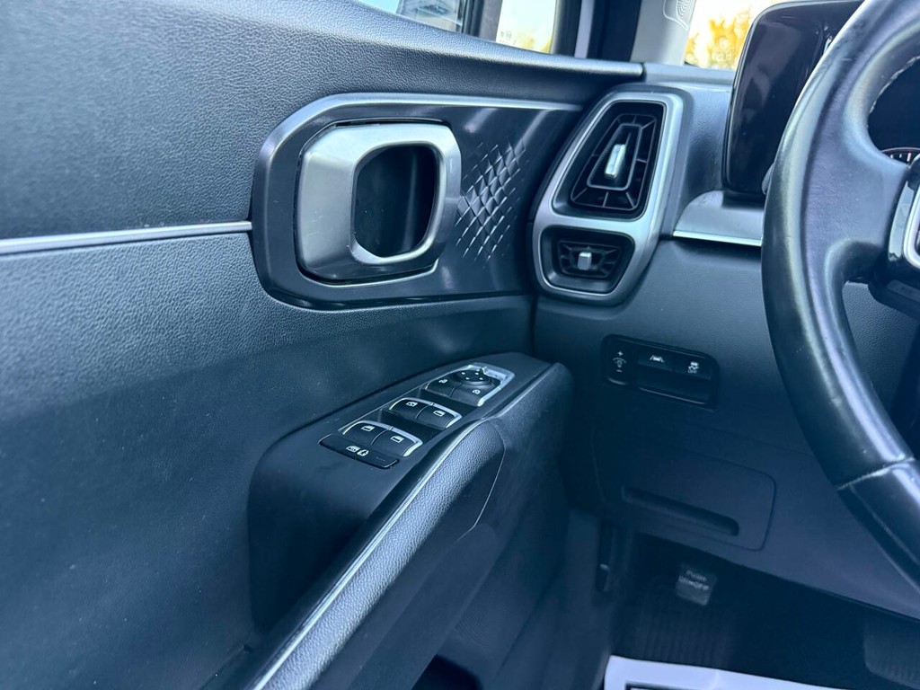 Kia Sorento Vehicle Full-screen Gallery Image 32