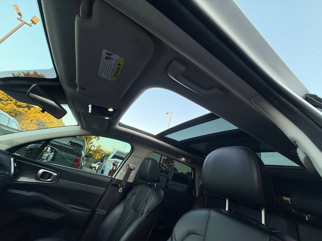 Kia Sorento Vehicle Full-screen Gallery Image 33