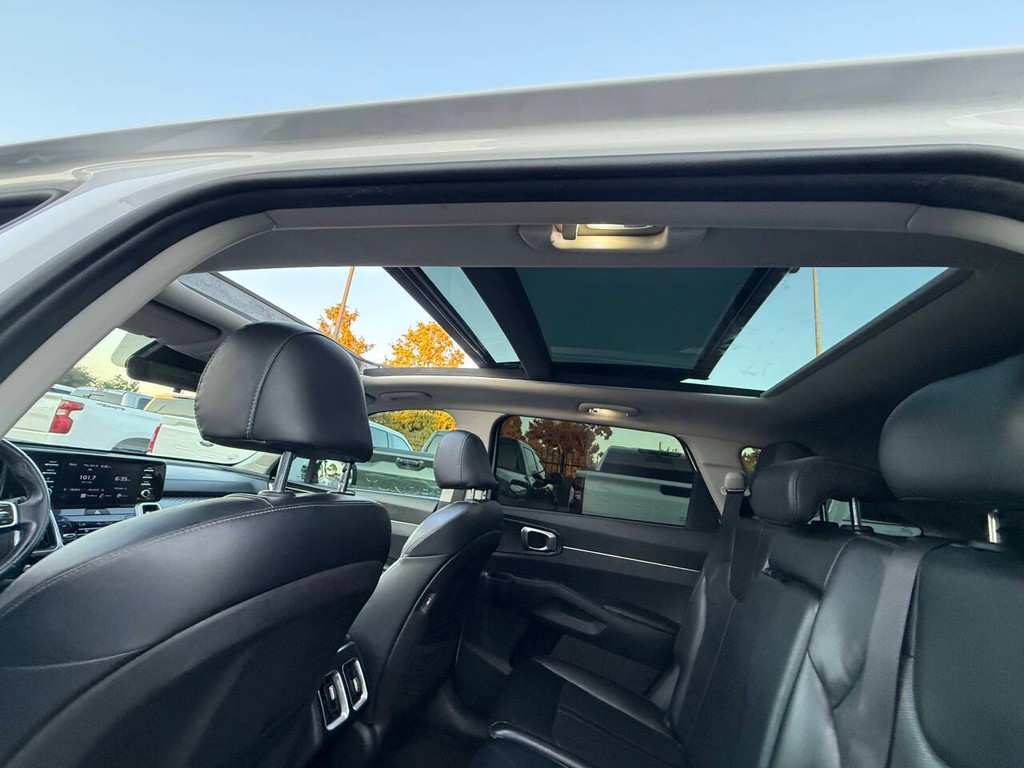 Kia Sorento Vehicle Full-screen Gallery Image 34