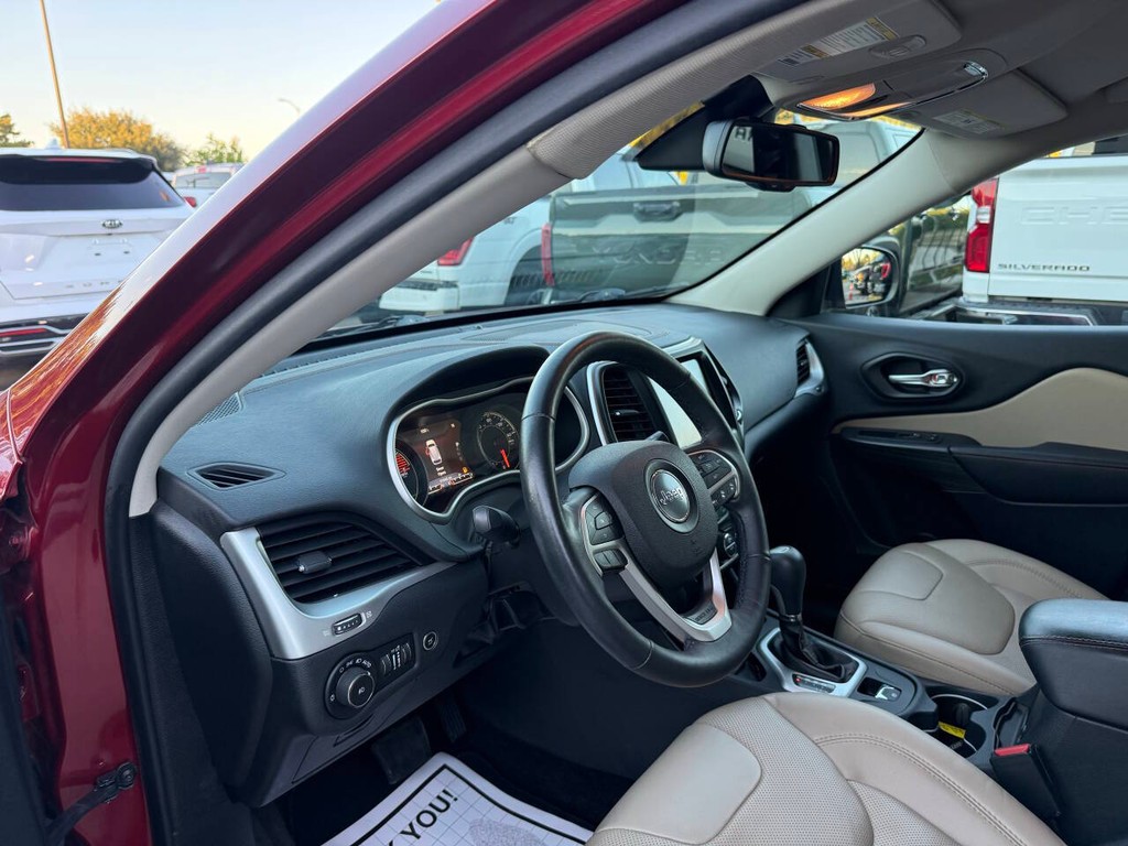 Jeep Cherokee Vehicle Full-screen Gallery Image 06