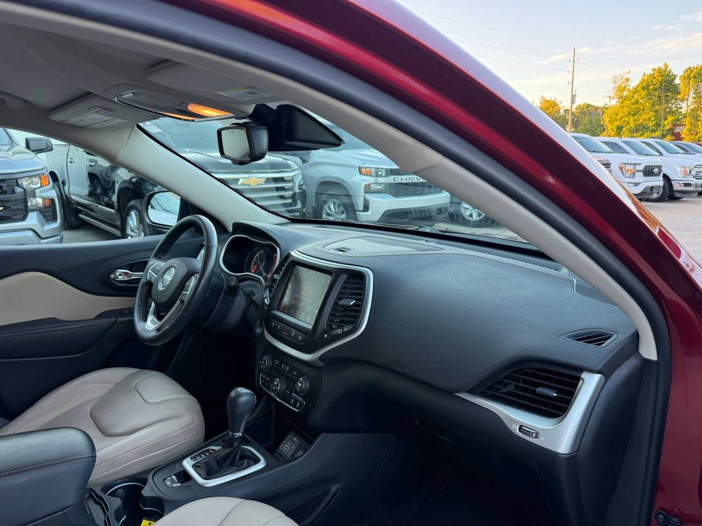 Jeep Cherokee Vehicle Full-screen Gallery Image 09