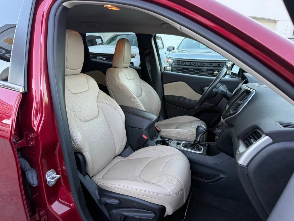 Jeep Cherokee Vehicle Full-screen Gallery Image 10