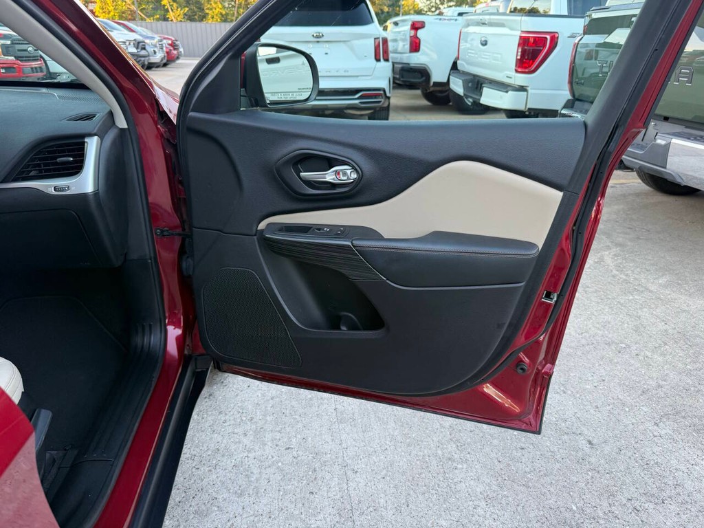 Jeep Cherokee Vehicle Full-screen Gallery Image 11