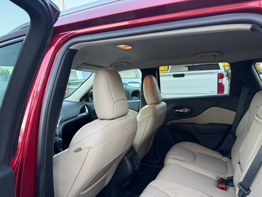 Jeep Cherokee Vehicle Full-screen Gallery Image 12