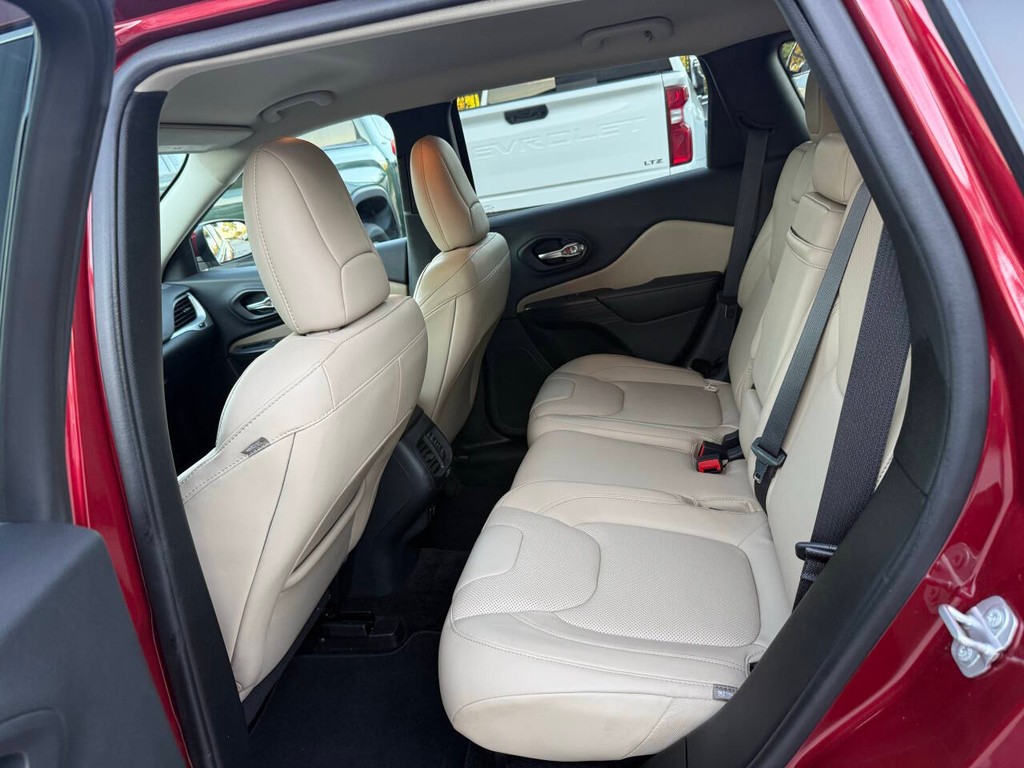 Jeep Cherokee Vehicle Full-screen Gallery Image 13