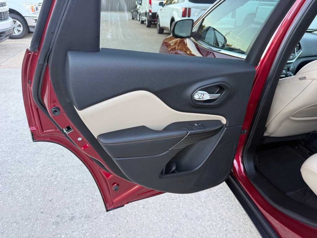 Jeep Cherokee Vehicle Full-screen Gallery Image 14