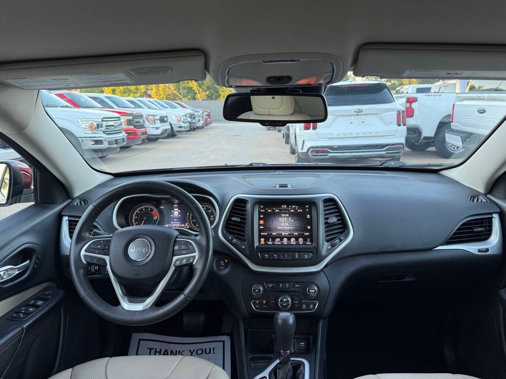 Jeep Cherokee Vehicle Full-screen Gallery Image 17