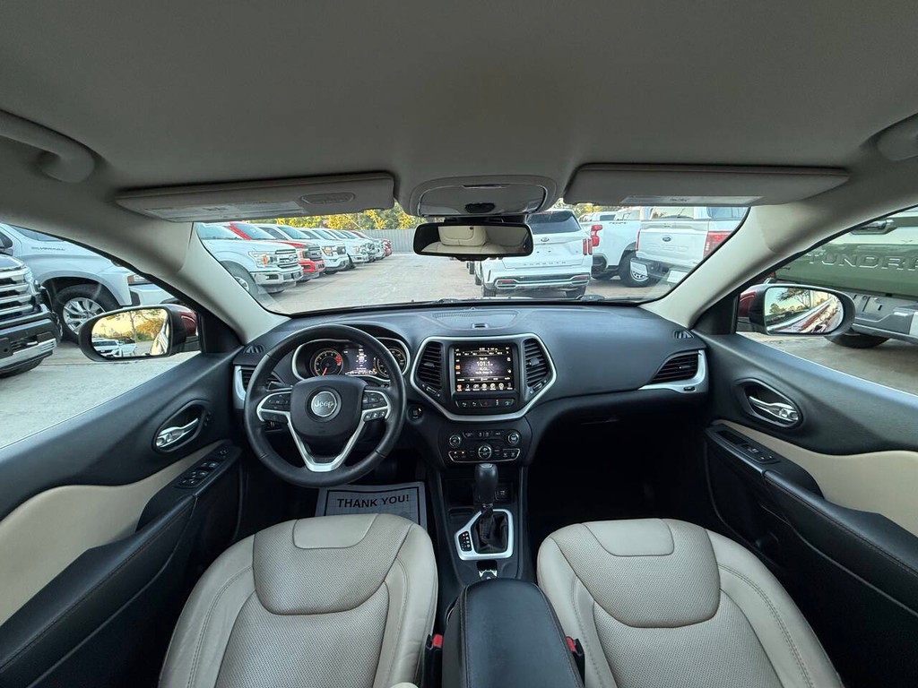Jeep Cherokee Vehicle Full-screen Gallery Image 18