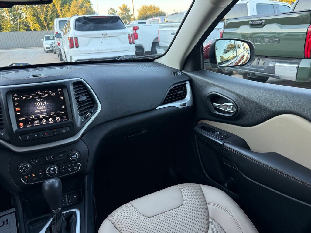 Jeep Cherokee Vehicle Full-screen Gallery Image 20