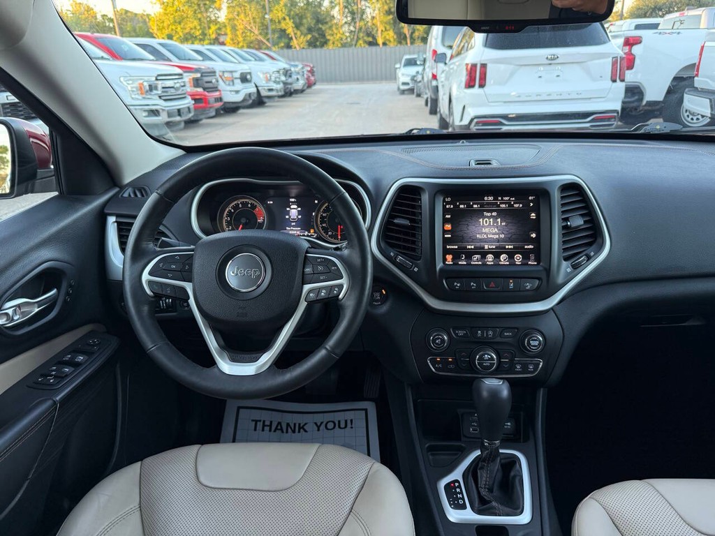 Jeep Cherokee Vehicle Full-screen Gallery Image 21