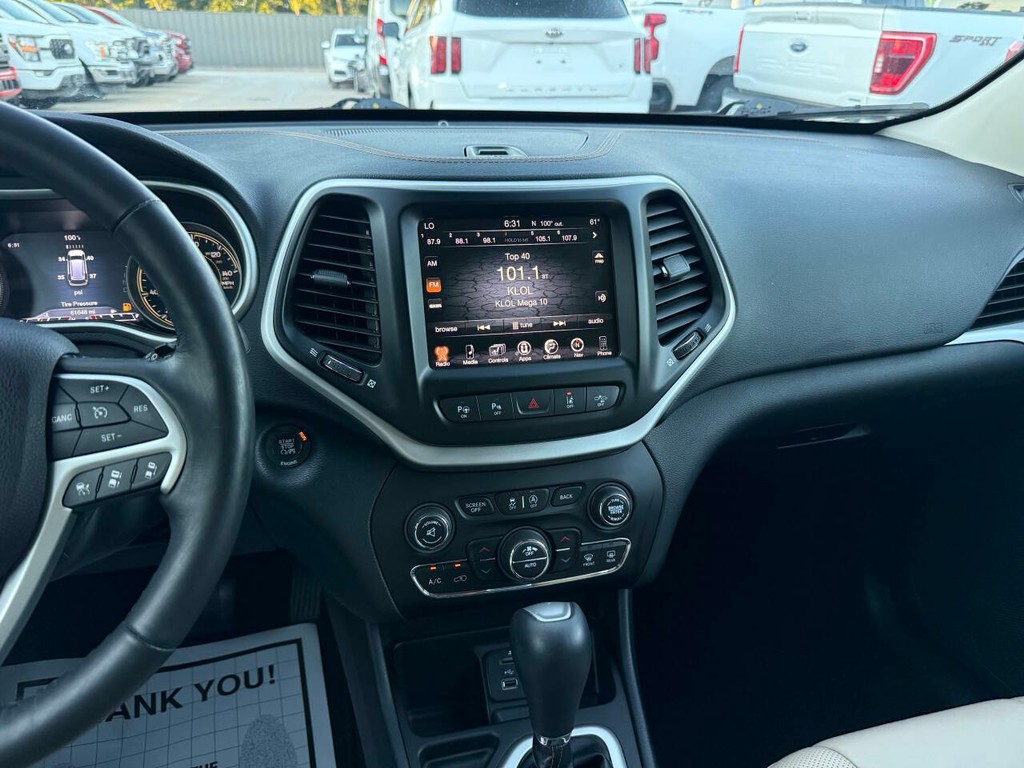 Jeep Cherokee Vehicle Full-screen Gallery Image 24