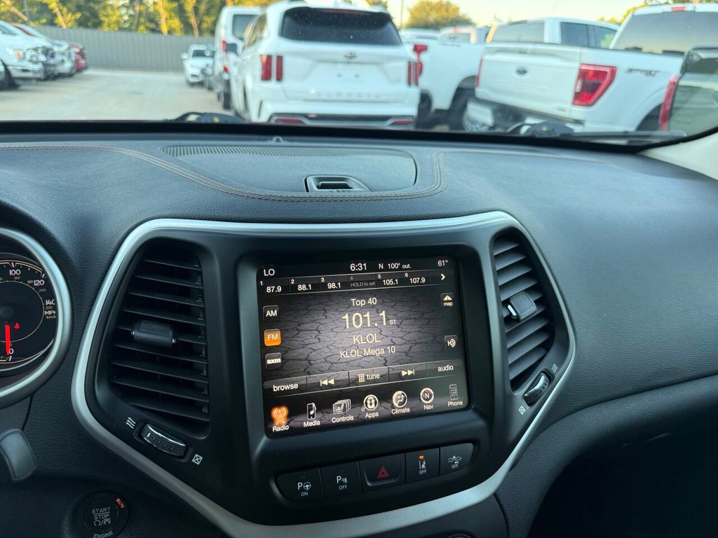Jeep Cherokee Vehicle Full-screen Gallery Image 25