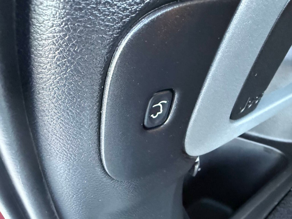 Jeep Cherokee Vehicle Full-screen Gallery Image 36
