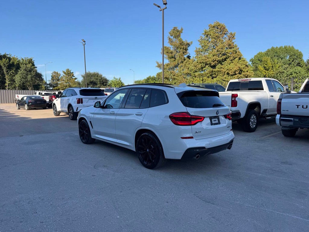 BMW X3 Vehicle Full-screen Gallery Image 04