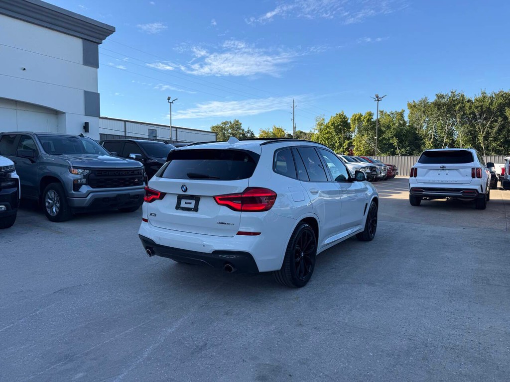 BMW X3 Vehicle Full-screen Gallery Image 05