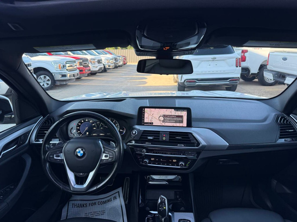 BMW X3 Vehicle Full-screen Gallery Image 17