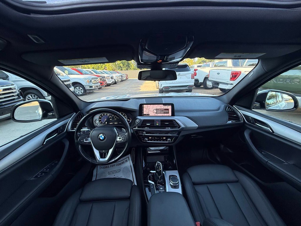 BMW X3 Vehicle Full-screen Gallery Image 18