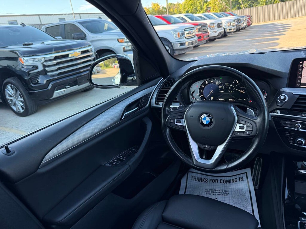 BMW X3 Vehicle Full-screen Gallery Image 19