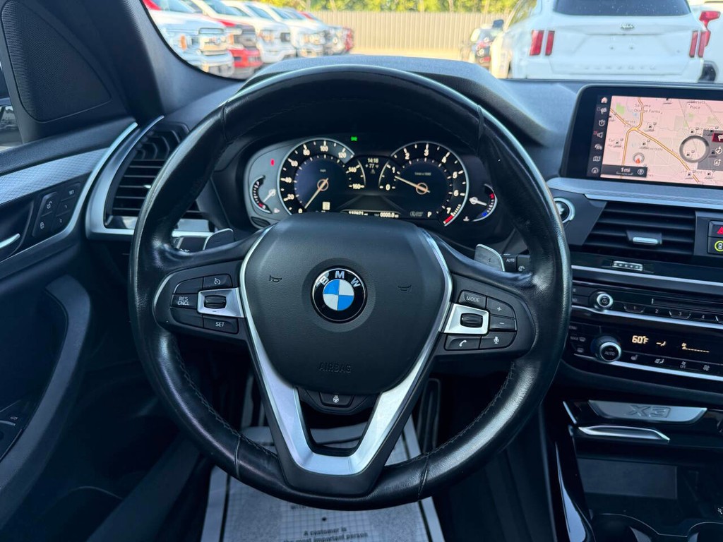 BMW X3 Vehicle Full-screen Gallery Image 22