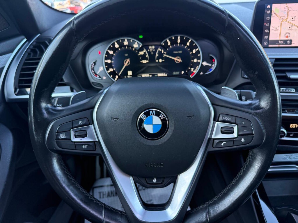 BMW X3 Vehicle Full-screen Gallery Image 23