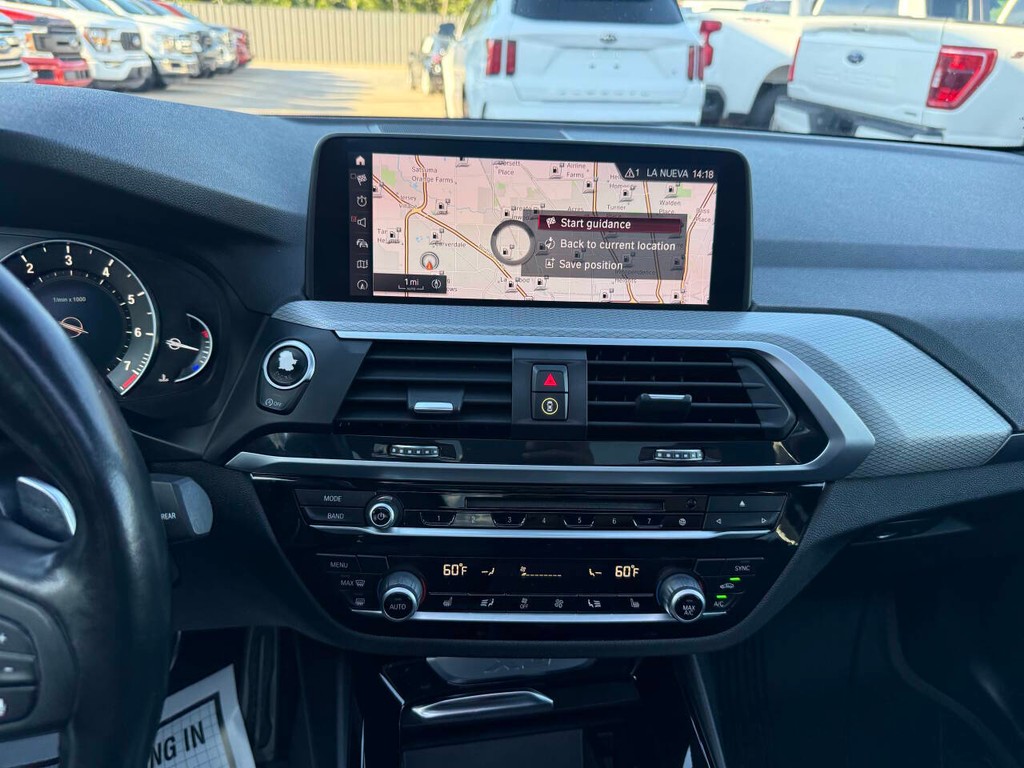 BMW X3 Vehicle Full-screen Gallery Image 24