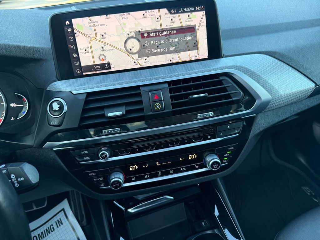 BMW X3 Vehicle Full-screen Gallery Image 26