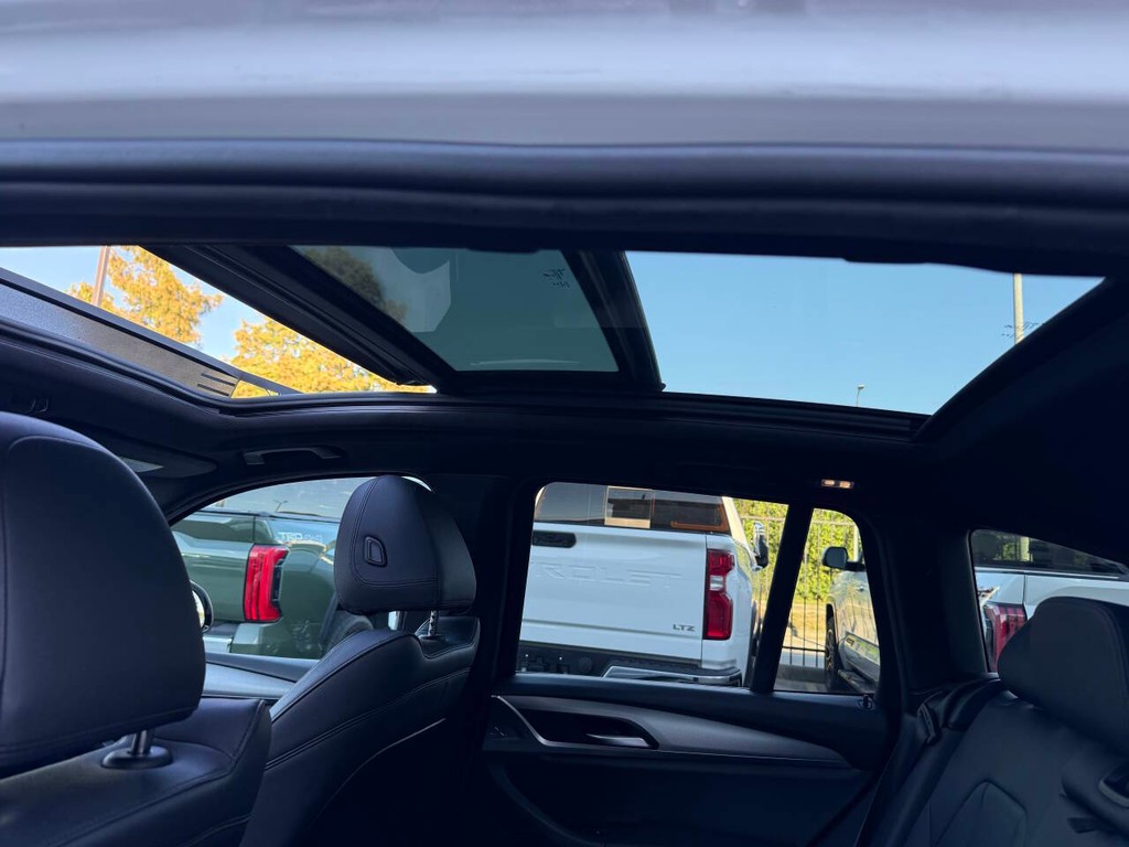 BMW X3 Vehicle Full-screen Gallery Image 30