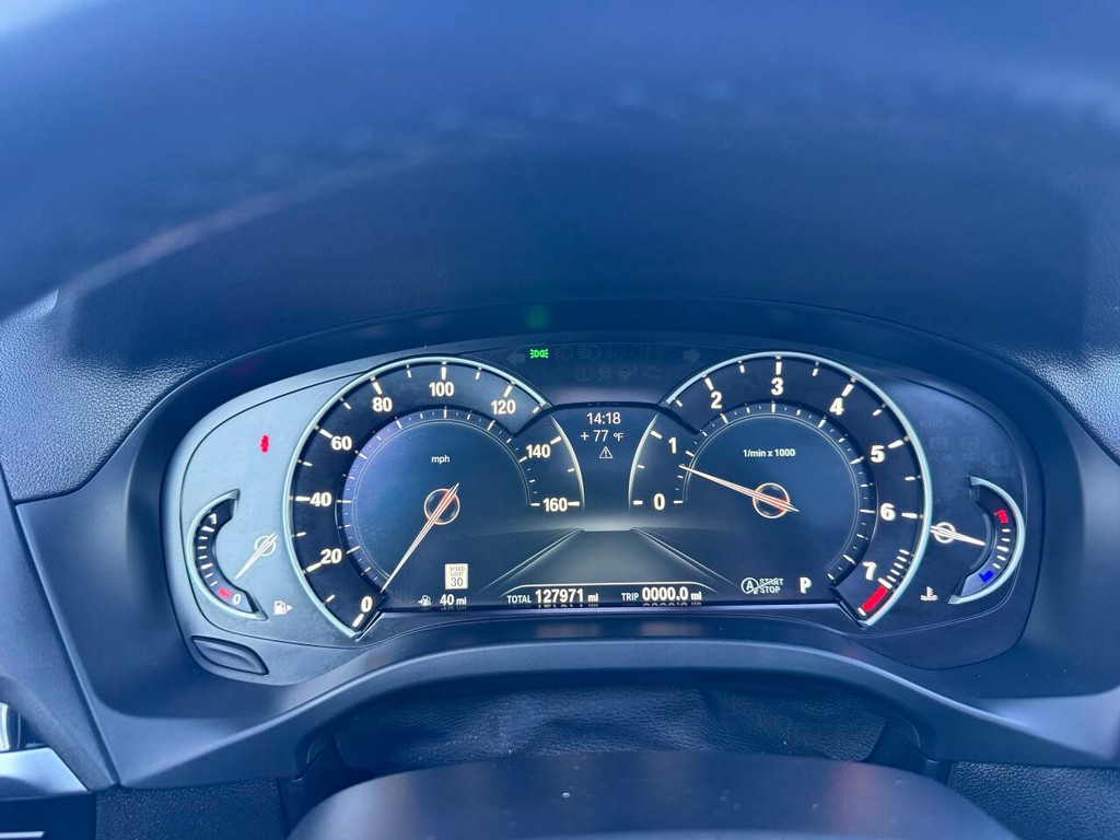 BMW X3 Vehicle Full-screen Gallery Image 31