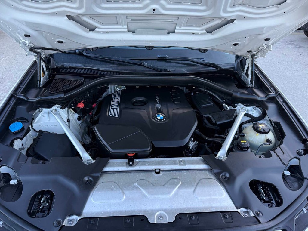 BMW X3 Vehicle Full-screen Gallery Image 34
