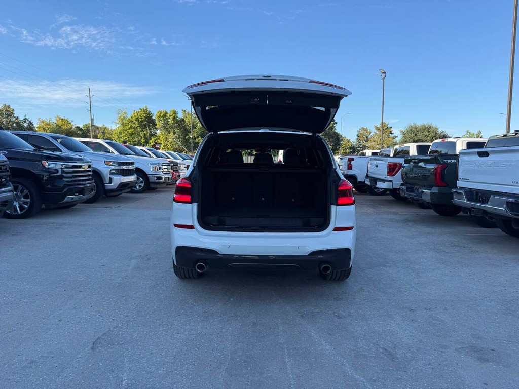 BMW X3 Vehicle Full-screen Gallery Image 36