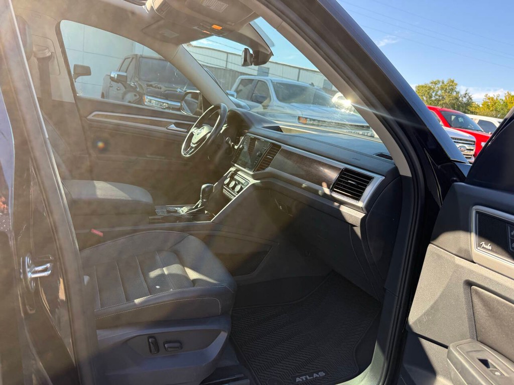 Volkswagen Atlas Vehicle Full-screen Gallery Image 10