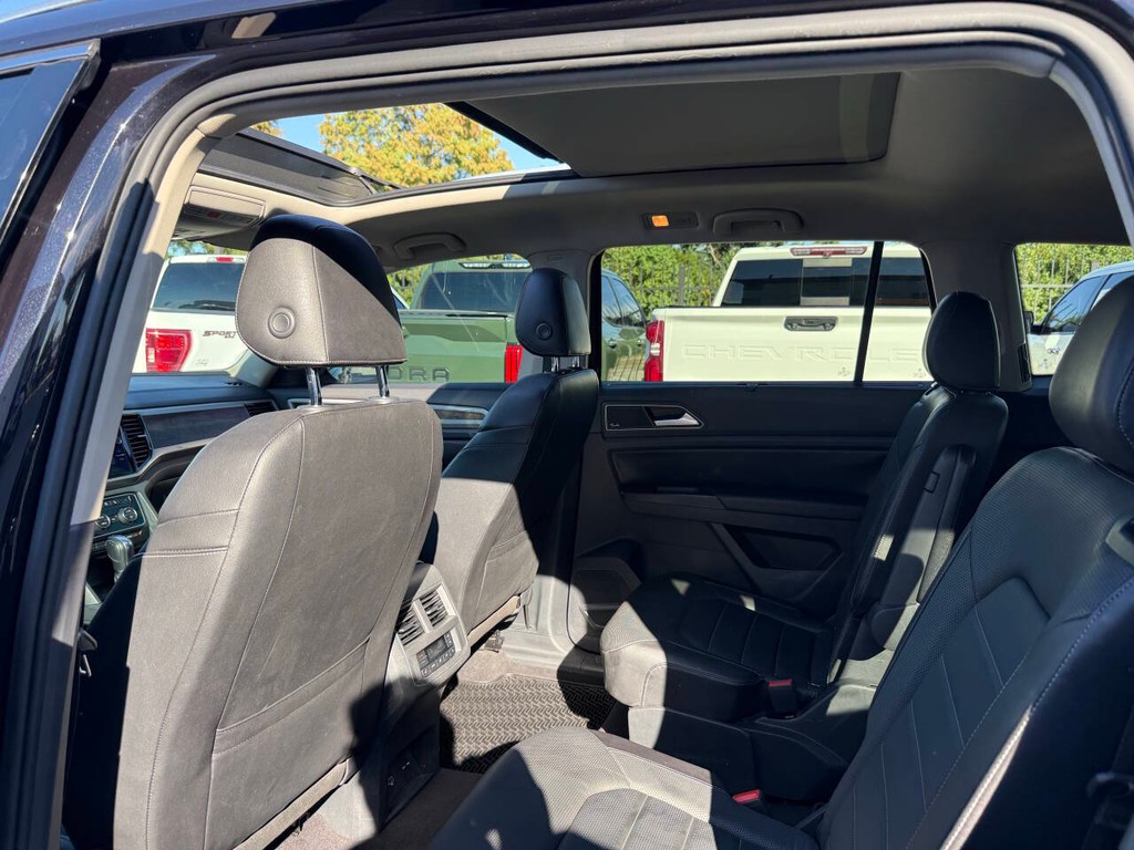 Volkswagen Atlas Vehicle Full-screen Gallery Image 12