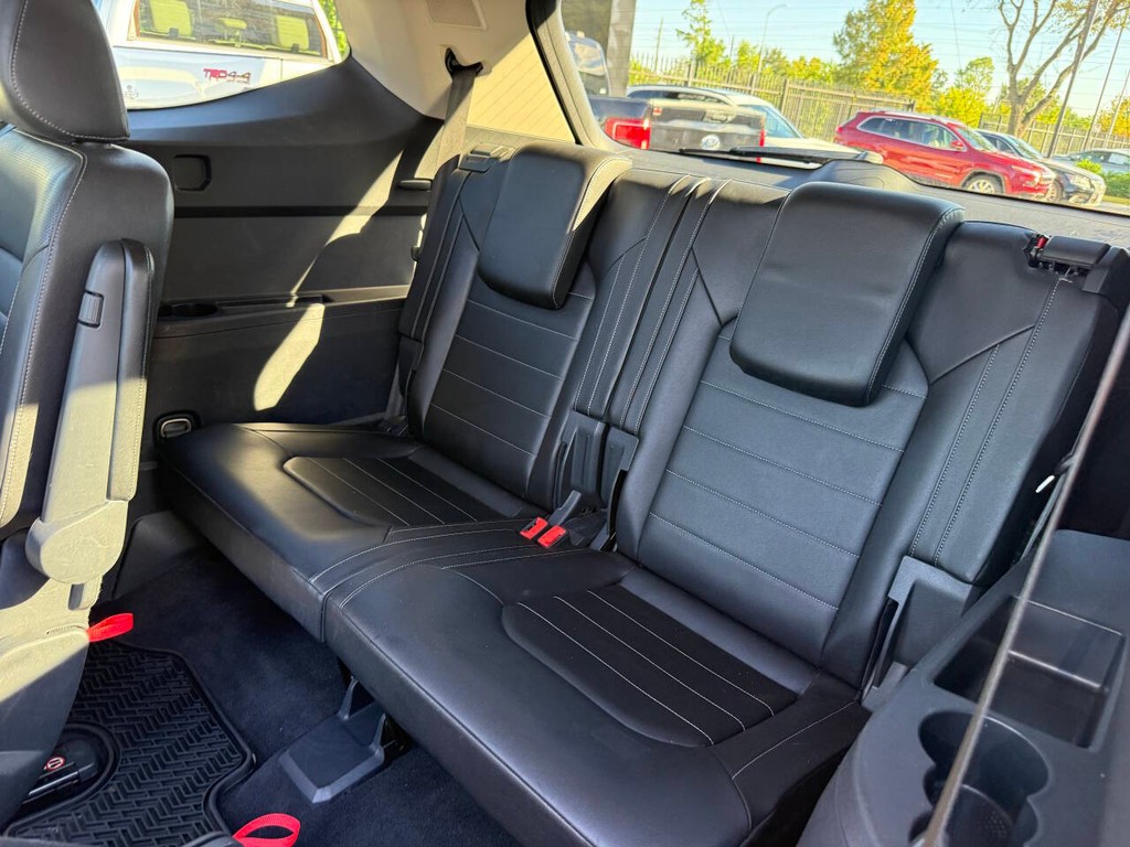 Volkswagen Atlas Vehicle Full-screen Gallery Image 14