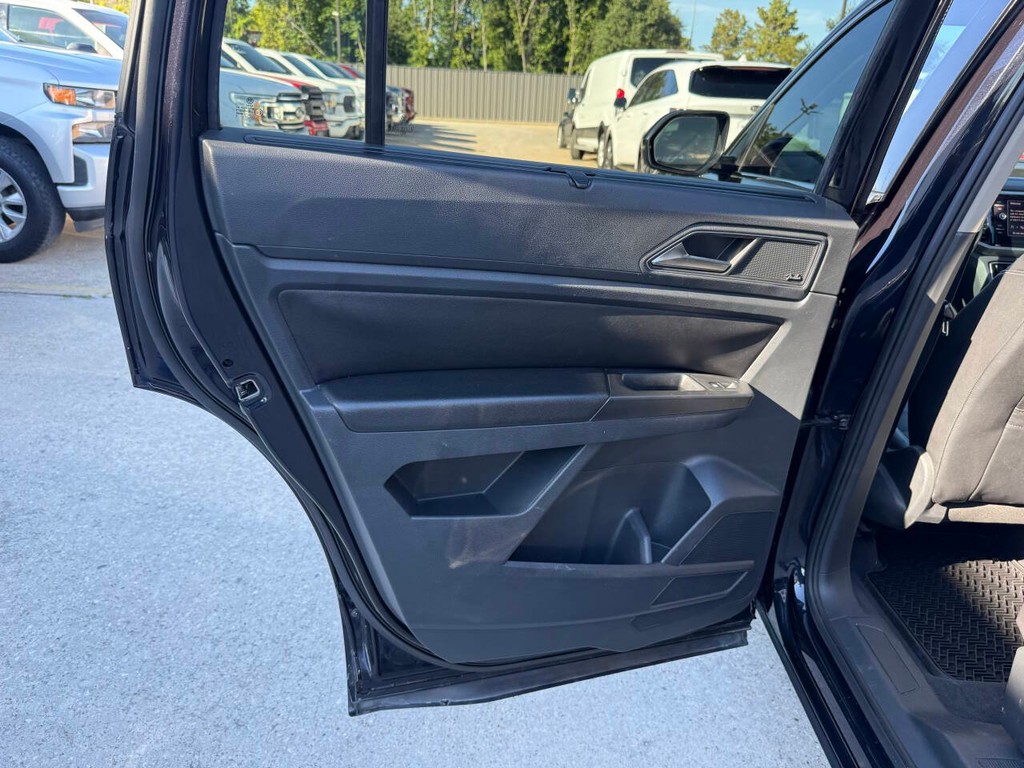 Volkswagen Atlas Vehicle Full-screen Gallery Image 15
