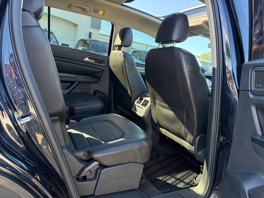 Volkswagen Atlas Vehicle Full-screen Gallery Image 17