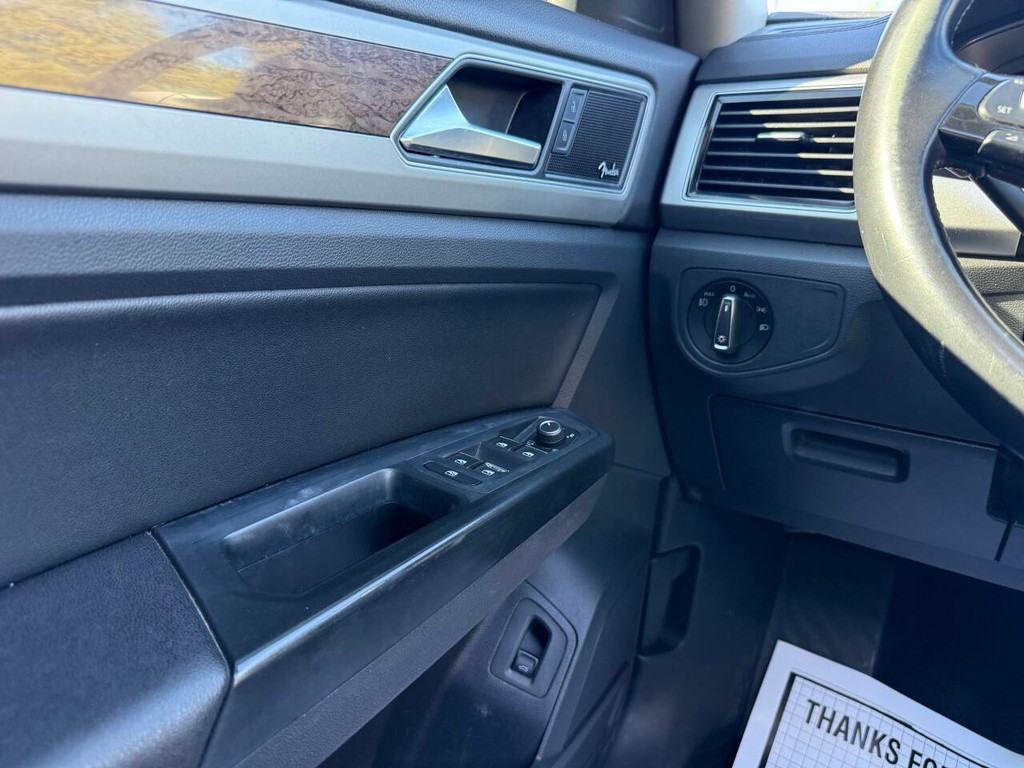Volkswagen Atlas Vehicle Full-screen Gallery Image 31