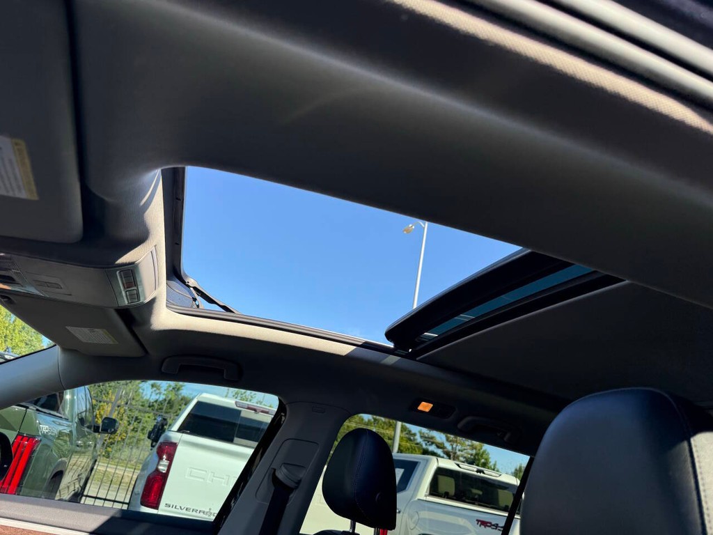 Volkswagen Atlas Vehicle Full-screen Gallery Image 32